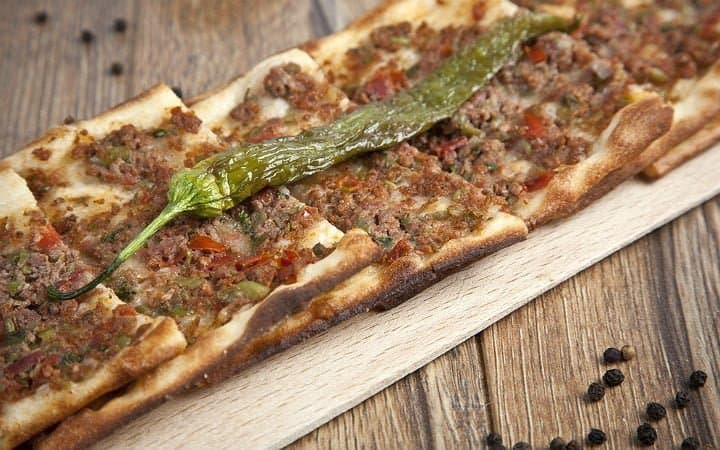 Hangi Etli Ekmek Daha Lezzetli?